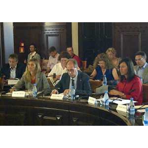 Gianni Torrenti (Assessore Cultura FVG), Gorazd Zmavc (Ministro Sloveni d'Oltreconfine e nel Mondo), Alberto Scheriani (Vicesindaco Capodistria) ed esponenti della minoranza slovena in Italia e di quella italiana in Slovenia alla prima riunione del Gruppo di lavoro Minoranze, Cultura e Istruzione - Capodistria (SLO) 17/07/2015