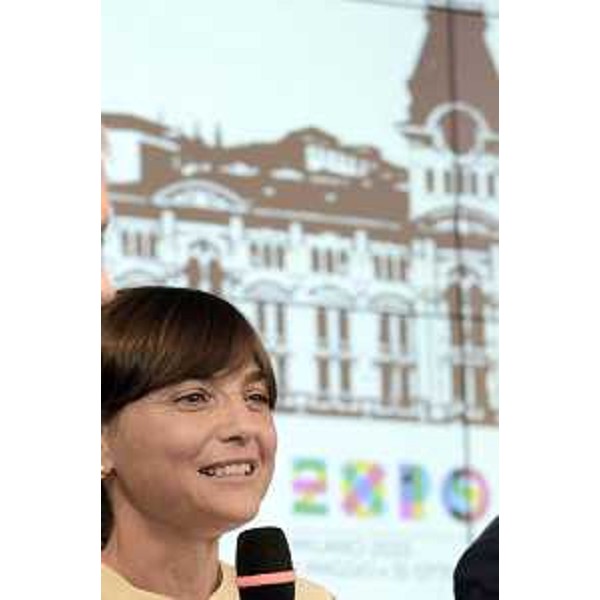 Debora Serracchiani (Presidente Regione Friuli Venezia Giulia) all'inaugurazione della mostra "Il gusto di una città. Trieste capitale del Caffè", al Salone degli Incanti - Trieste 21/07/2015