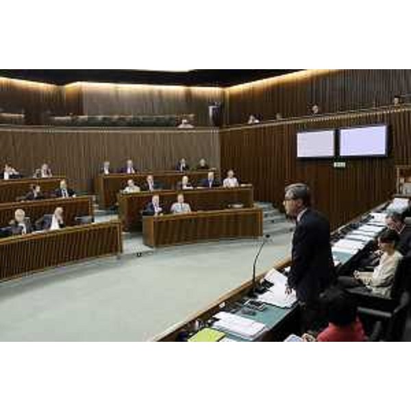 Francesco Peroni (Assessore regionale Finanze, Patrimonio, Coordinamento e Programmazione Politiche economiche e comunitarie) interviene nella seconda giornata d'Aula dedicata all'assestamento di Bilancio, in Consiglio regionale - Trieste 22/07/2015