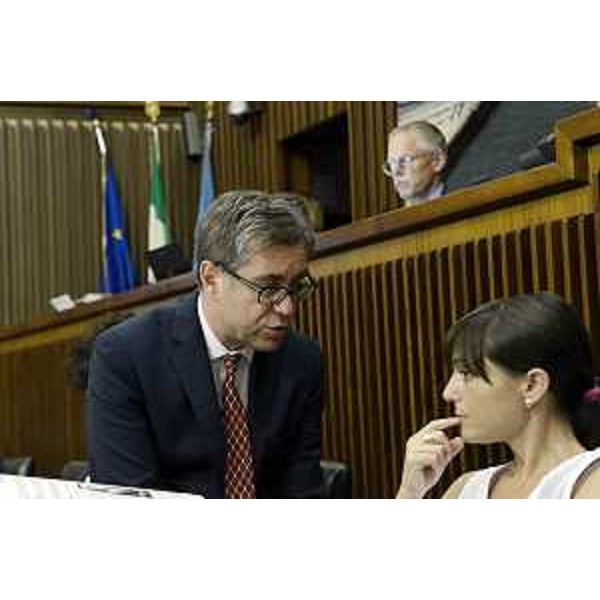 Francesco Peroni (Assessore regionale Finanze, Patrimonio, Coordinamento e Programmazione Politiche economiche e comunitarie) e Debora Serracchiani (Presidente Regione Friuli Venezia Giulia) nella terza giornata d'Aula dedicata all'assestamento di Bilancio, in Consiglio regionale - Trieste 23/07/2015