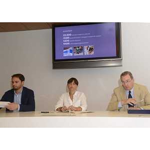 Cristiano Shaurli (Assessore regionale Risorse agricole e forestali), Debora Serracchiani (Presidente Regione Friuli Venezia Giulia) e Sergio Bolzonello (Vicepresidente Regione FVG e assessore Attività produttive, Cooperazione e Turismo) in conferenza stampa sui dati delle visite allo spazio della Regione FVG all'EXPO di Milano dal 3 al 9 luglio scorsi - Udine 24/07/2015