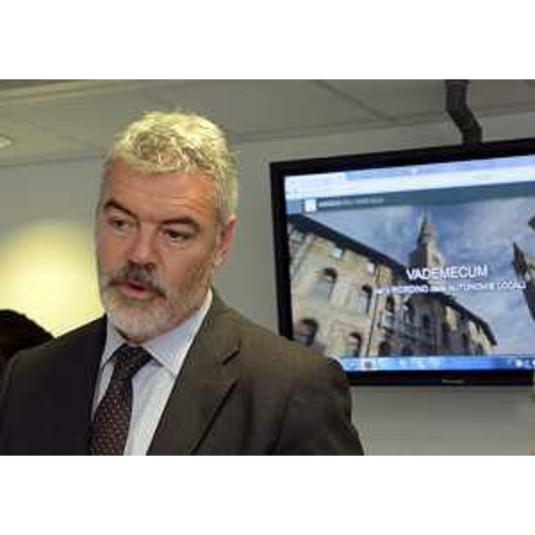 Paolo Panontin (Assessore regionale Autonomie locali e Coordinamento Riforme) alla presentazione del documento "Il percorso della Riforma", sul Riordino degli Enti locali del FVG - Udine 24/07/2015