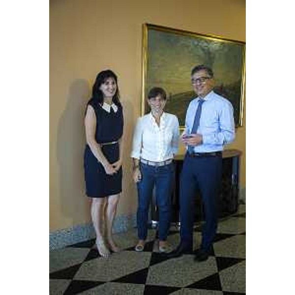 Chiara Mio (Presidente FriulAdria), Debora Serracchiani (Presidente Regione Friuli Venezia Giulia) e Giampiero Maioli (Responsabile Crédit Agricole Italia e amministratore delegato Gruppo Cariparma Crédit Agricole) - Udine 24/07/2015 (Foto Banca Popolare FriulAdria)