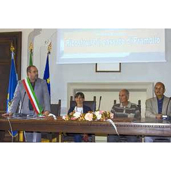 Ivan Buzzi (Sindaco Pontebba) e Debora Serracchiani (Presidente Regione Friuli Venezia Giulia) alla presentazione della mostra "Quando Pramollo stava all'equatore", nella sede municipale - Pontebba 26/07/2015 (Foto Tiziano Gualtieri/Tree House)