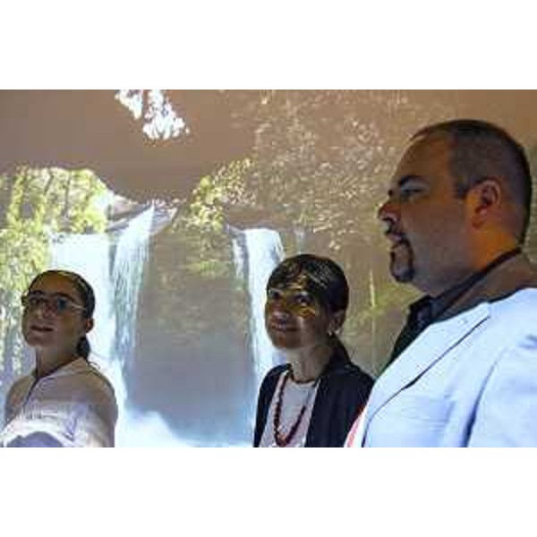 Debora Serracchiani (Presidente Regione Friuli Venezia Giulia) e Ivan Buzzi (Sindaco Pontebba) visitano la mostra "Quando Pramollo stava all'equatore", nella sede municipale - Pontebba 26/07/2015 (Foto Tiziano Gualtieri/Tree House)