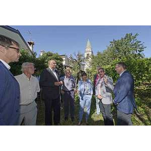 Roberto Cosolini (Sindaco Trieste) e Debora Serracchiani (Presidente Regione Friuli Venezia Giulia) nel corso della visita agli spazi della futura Casa del Prosecco - Prosecco (TS) 31/07/2015
