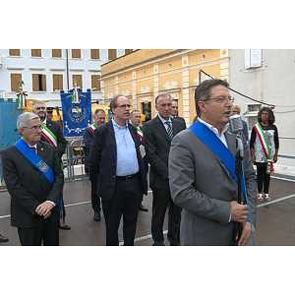 Pietro Fontanini (Presidente Provincia Udine), Gianni Torrenti (Assessore regionale Cultura) ed Enrico Gherghetta (Presidente Provincia Gorizia) alla XII convention e incontro annuale dei friulani nel mondo - Cormons 02/08/2015