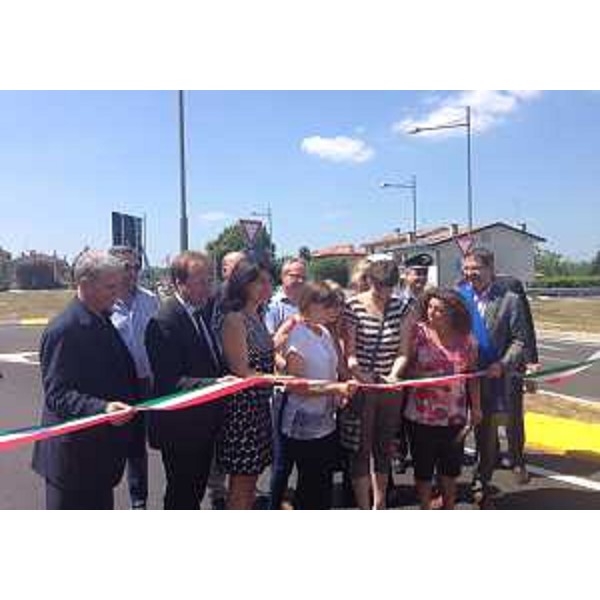 Mariagrazia Santoro (Assessore regionale Infrastrutture e Lavori pubblici) all'inaugurazione della rotatoria lungo la strada statale 14 "della Venezia Giulia", in località Pieris - San Canzian d'Isonzo 03/08/2015