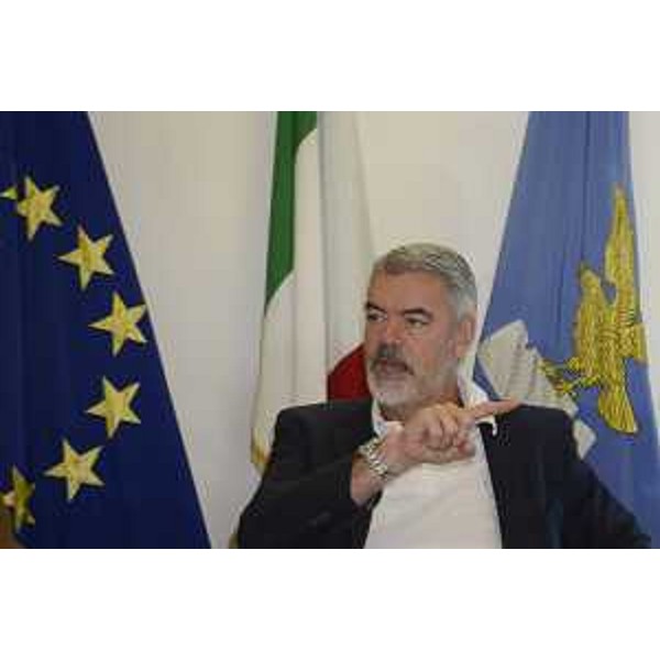 Paolo Panontin (Assessore regionale Autonomie locali e Coordinamento Riforme) alla presentazione ufficiale delle firme per l'avvio dell'iter legislativo per la fusione dei Comuni di Monfalcone, Ronchi dei Legionari e Staranzano - Udine 05/08/2015