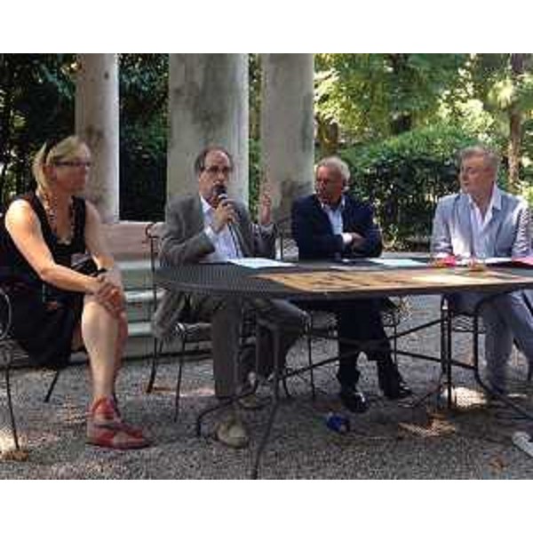 Neda Bric (Direttore Teatro Nova Gorica), Gianni Torrenti (Assessore regionale Cultura), Ettore Romoli (Sindaco Gorizia) e Walter Mramor (Direttore artistico Verdi Gorizia) alla presentazione della stagione artistica 2015-2016 del Teatro Comunale Giuseppe Verdi, nel parco del Municipio - Gorizia 06/08/2015