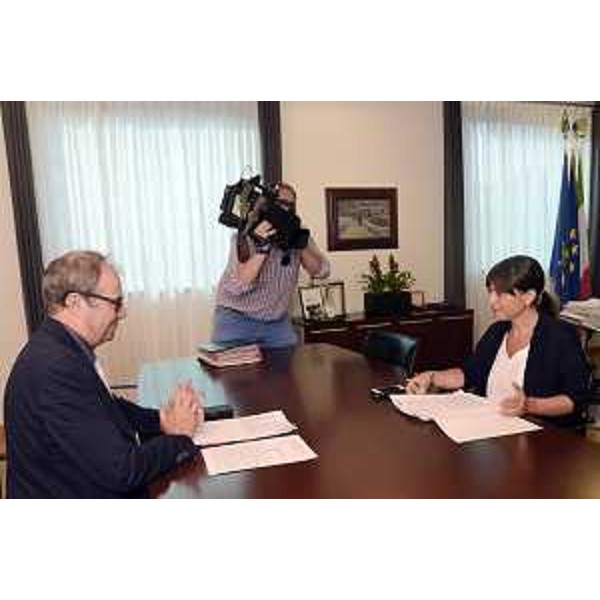 Pietro Biasiol (Direttore Ufficio scolastico regionale) e Debora Serracchiani (presidente Friuli Venezia Giulia) – Udine 11/08/2015
