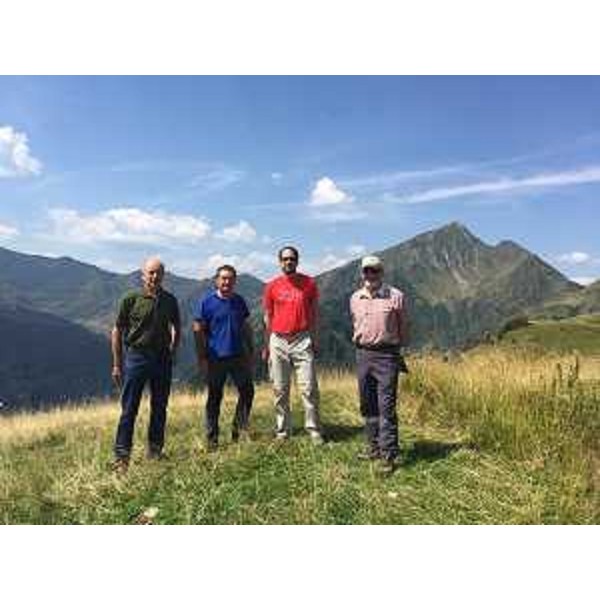 Giuseppe Vanone (Servizio gestione territorio montano, bonifica e irrigazione – Regione FVG), Enzo Marsilio (consigliere regionale), Cristiano Shaurli (assessore regionale risorse agricole e forestali) e Marlino Peresson (sindaco Arta Terme) – Malga Lodin, Paularo 12/08/2015