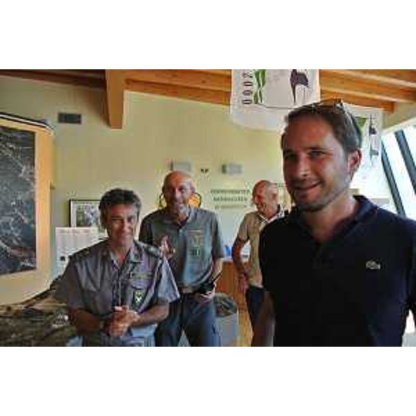 - Diego Masiello (coordinatore Centro didattico naturalistico Basovizza), Roberto Valenti (vicecoordinatore Centro didattico naturalistico), Aldo Cavani (direttore Ispettorato agricoltura e foreste Gorizia) e Cristiano Shaurli (assessore regionale Risorse agricole e forestali) – Trieste, Centro didattico naturalistico di Basovizza 14/08/2015