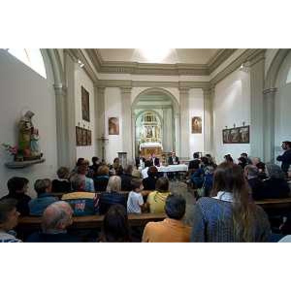 Un momento della presentazione della mostr fotografica e video "Nel paesaggio rurale della Carnia. Luoghi, borghi, gesti tracce, sapori e tradizioni con Carnia Mapp" - Ravascletto, 18/08/2015