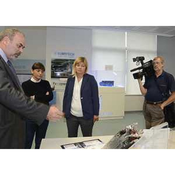 Roberto Siagri (Amministratore delegato Eurotech S.p.A.), Debora Serracchiani (Presidente Regione Friuli Venezia Giulia) e Isabella De Monte (Parlamentare europea) all'Eurotech S.p.A. - Amaro 24/08/2015