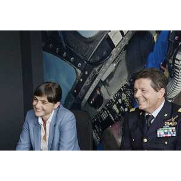 Debora Serracchiani (Presidente Regione Friuli Venezia Giulia) e Maurizio Lodovisi (Comandante Squadra Aerea) all'inaugurazione dell'area museale dedicata alla Pattuglia Acrobatica Nazionale (PAN) "Frecce Tricolori" - Base Aerea Militare di Rivolto 25/08/2015