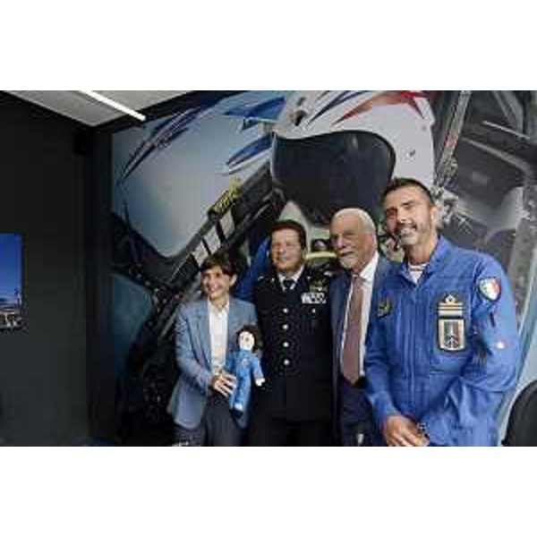 Debora Serracchiani (Presidente Regione Friuli Venezia Giulia), Maurizio Lodovisi (Comandante Squadra Aerea), Giacomo Guerrera (Presidente UNICEF Italia) e Jan Slangen [Comandante Pattuglia Acrobatica Nazionale (PAN) Frecce Tricolori] all'inaugurazione dell'area museale dedicata alla Pattuglia Acrobatica Nazionale (PAN) "Frecce Tricolori" - Base Aerea Militare di Rivolto 25/08/2015