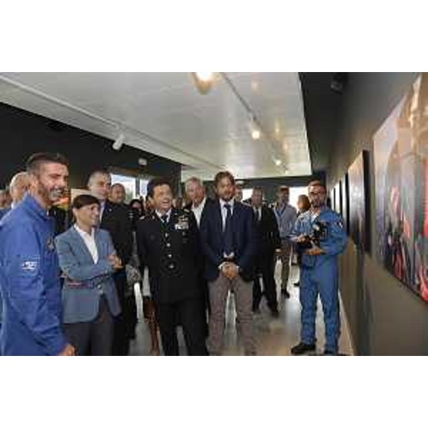 Jan Slangen [Comandante Pattuglia Acrobatica Nazionale (PAN) Frecce Tricolori], Debora Serracchiani (Presidente Regione Friuli Venezia Giulia) e Maurizio Lodovisi (Comandante Squadra Aerea) all'inaugurazione dell'area museale dedicata alla Pattuglia Acrobatica Nazionale (PAN) "Frecce Tricolori" - Base Aerea Militare di Rivolto 25/08/2015
