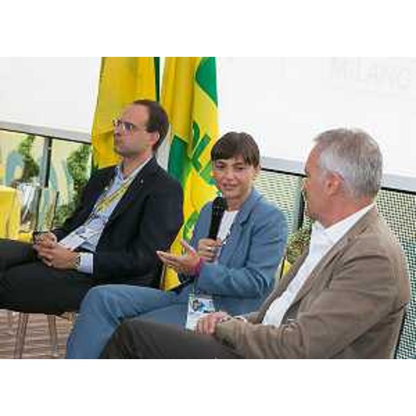 Roberto Moncalvo (Presidente Coldiretti), Debora Serracchiani (Presidente Regione Friuli Venezia Giulia) e Dario Ermacora (Presidente Coldiretti FVG) alla "Giornata del Coniglio", nel Padiglione della Coldiretti "No Farmers No Party" a EXPO 2015 - Milano 26/08/2015