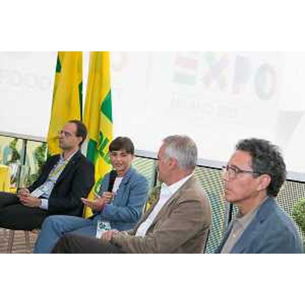 Roberto Moncalvo (Presidente Coldiretti), Debora Serracchiani (Presidente Regione Friuli Venezia Giulia) e Dario Ermacora (Presidente Coldiretti FVG) e Mauro Nalato (Addetto stampa Federazione regionale Coldiretti FVG) alla "Giornata del Coniglio", nel Padiglione della Coldiretti "No Farmers No Party" a EXPO 2015 - Milano 26/08/2015