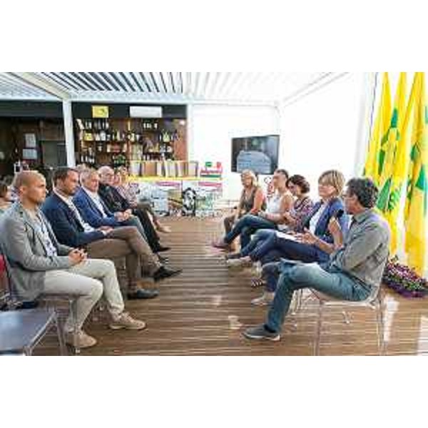 L'incontro "Coltiviamo il sociale", organizzato da Coldiretti nella Sala Convivium del Padiglione Vino a EXPO 2015, presenti Cristiano Shaurli (Assessore regionale Risorse agricole e forestali) e Dario Ermacora (Presidente Coldiretti FVG) - Milano 27/08/2015