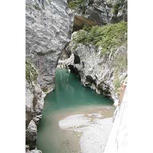 Forme di erosione nella Forra del Cellina. Foto: Archivio del Corpo forestale regionale - Roberto Michielis