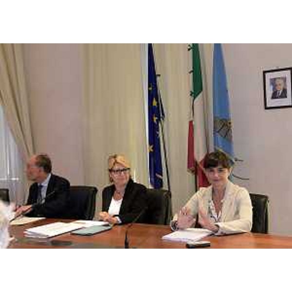 Renzo Deangeli (Capo Segreteria assessore Telesca), Maria Sandra Telesca (Assessore regionale Salute) e Debora Serracchiani (Presidente Regione Friuli Venezia Giulia) alla conferenza stampa d'illustrazione del Piano di Emergenza / Urgenza della Regione FVG - Trieste 28/08/2015