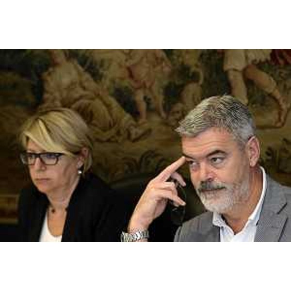 Gli assessori regionali Maria Sandra Telesca (Salute, Integrazione socio-sanitaria, Politiche sociali e Famiglia) e Paolo Panontin (Autonomie locali e Coordinamento Riforme, Caccia e risorse ittiche, delegato Protezione civile) durante la riunione della Giunta regionale del FVG - Trieste 28/08/2015