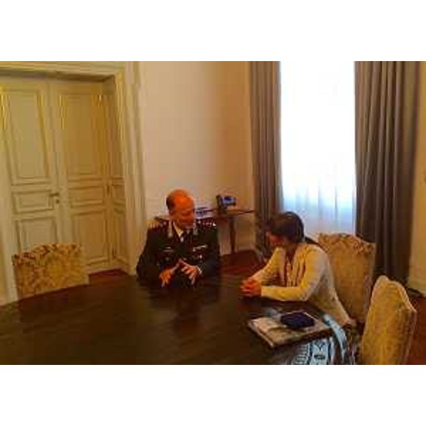 Il colonnello Roberto Del Piano, comandante provinciale dei Carabinieri di Udine, e Debora Serracchiani, presidente della Regione Friuli Venezia Giulia, nella sede della Presidenza della Regione - Trieste 28/08/2015