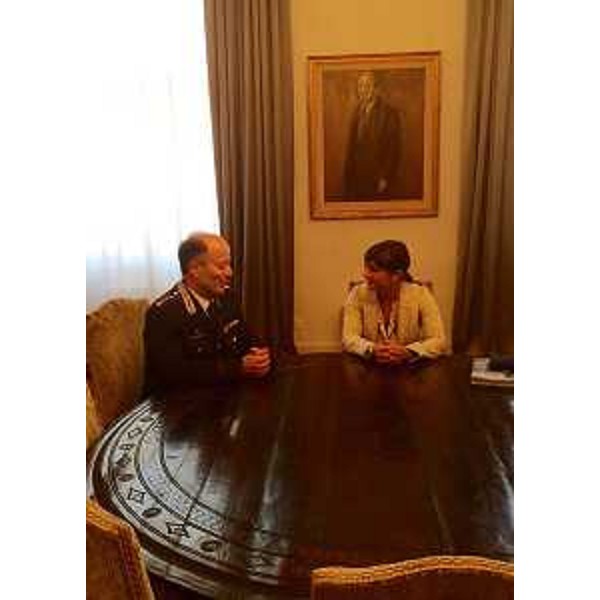 Il colonnello Roberto Del Piano, comandante provinciale dei Carabinieri di Udine, e Debora Serracchiani, presidente della Regione Friuli Venezia Giulia, nella sede della Presidenza della Regione - Trieste 28/08/2015