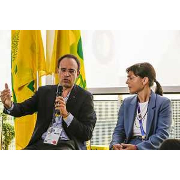 Roberto Moncalvo (Presidente Coldiretti) e Debora Serracchiani (Presidente Regione Friuli Venezia Giulia) alla "Giornata del Coniglio", nel Padiglione della Coldiretti "No Farmers No Party" a EXPO 2015 - Milano 26/08/2015 (Foto Coldiretti FVG)