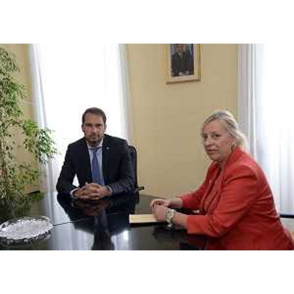 Cristiano Shaurli (Assessore regionale Risorse agricole e forestali) e Ingrid Sergas (Console generale di Slovenia a Trieste) nella sede del Consolato sloveno - Trieste 04/09/2015