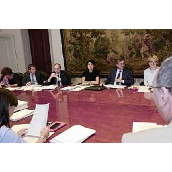 Gli assessori regionali Loredana Panariti (Lavoro, Formazione, Istruzione, Pari Opportunità, Politiche giovanili, Ricerca e Università), Cristiano Shaurli (Risorse agricole e forestali), Gianni Torrenti (Cultura, Sport e Solidarietà), Mariagrazia Santoro (Infrastrutture, Mobilità, Pianificazione territoriale, Lavori pubblici, Edilizia), Francesco Peroni (Finanze, Patrimonio, Coordinamento e Programmazione Politiche economiche e comunitarie) e Maria Sandra Telesca (Salute, Integrazione sociosanitaria, Politiche sociali e Famiglia) durante la riunione della Giunta del FVG - Trieste 04/09/2015