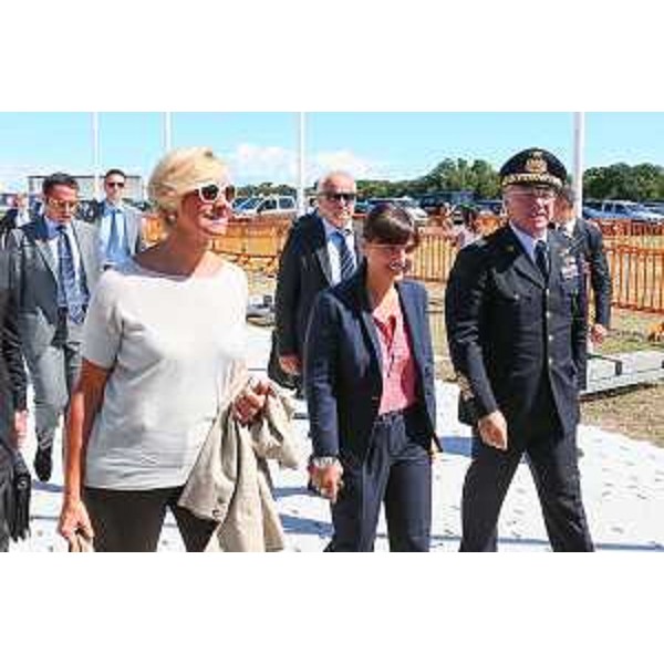 Roberta Pinotti (Ministro Difesa) e Debora Serracchiani (Presidente Regione Friuli Venezia Giulia) alla celebrazione del 55° anniversario della Pattuglia Acrobatica Nazionale (PAN) "Frecce Tricolori" - Base Aerea Militare di Rivolto 06/09/2015