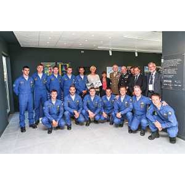 Jan Slangen [Comandante Pattuglia Acrobatica Nazionale (PAN) Frecce Tricolori], Roberta Pinotti (Ministro Difesa), Debora Serracchiani (Presidente Regione Friuli Venezia Giulia), Claudio Graziano (Generale di Corpo d'Armata, Capo di Stato Maggiore Esercito Italiano), Pasquale Preziosa (Capo di Stato Maggiore Aeronautica Militare) e Domenico Rossi (Sottosegretario Difesa) nell'area museale dedicata alla Pattuglia Acrobatica Nazionale (PAN) "Frecce Tricolori" - Base Aerea Militare di Rivolto 06/09/2015