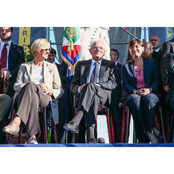 Roberta Pinotti (Ministro Difesa), Sergio Mattarella (Presidente Repubblica Italiana) e Debora Serracchiani (Presidente Regione Friuli Venezia Giulia) alla celebrazione del 55° anniversario della Pattuglia Acrobatica Nazionale (PAN) "Frecce Tricolori" - Base Aerea Militare di Rivolto 06/09/2015