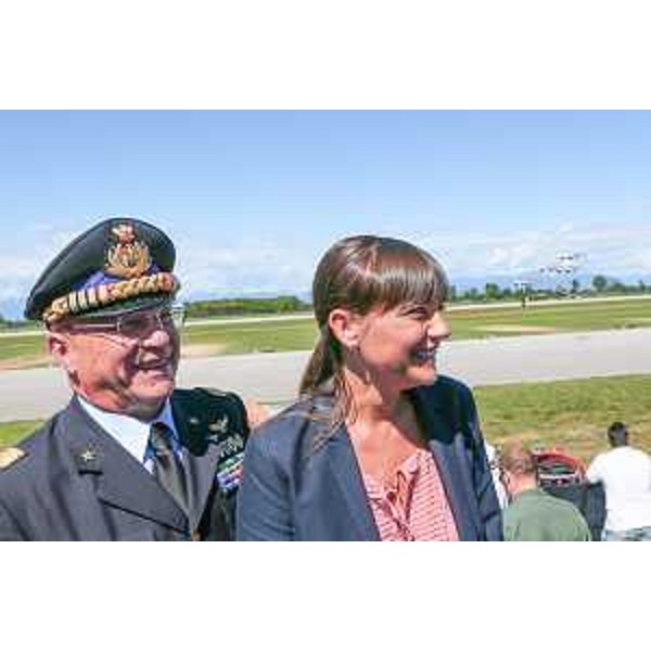 Pasquale Preziosa (Capo di Stato Maggiore Aeronautica Militare) e Debora Serracchiani (Presidente Regione Friuli Venezia Giulia) alla celebrazione del 55° anniversario della Pattuglia Acrobatica Nazionale (PAN) "Frecce Tricolori" - Base Aerea Militare di Rivolto 06/09/2015