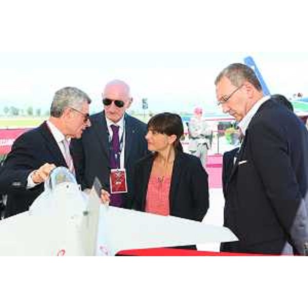 Mauro Moretti (Amministratore delegato e direttore generale Finmeccanica), Debora Serracchiani (Presidente Regione Friuli Venezia Giulia) e Sergio Bolzonello (Vicepresidente Regione FVG e assessore Attività produttive) alla celebrazione del 55° anniversario della Pattuglia Acrobatica Nazionale (PAN) "Frecce Tricolori" - Base Aerea Militare di Rivolto 06/09/2015