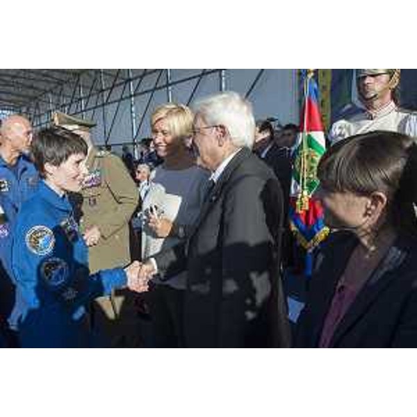 Samantha Cristoforetti (Astronauta), Roberta Pinotti (Ministro Difesa), Sergio Mattarella (Presidente Repubblica Italiana) e Debora Serracchiani (Presidente Regione Friuli Venezia Giulia) alla celebrazione del 55° anniversario della Pattuglia Acrobatica Nazionale (PAN) "Frecce Tricolori" - Base Aerea Militare di Rivolto 06/09/2015 (Foto Quirinale)