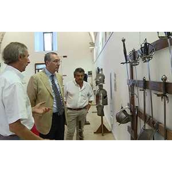 Sergio Bolzonello (Vicepresidente Regione FVG e assessore Attività produttive) visita la mostra storica della rievocazione "A.D. 1615 Palma alle armi", allestita alla polveriera di contrada Garzoni - Palmanova 04/09/2015