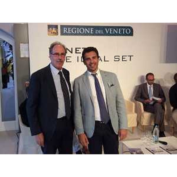 Gianni Torrenti (Assessore regionale Cultura FVG) e Cristiano Corazzari (Assessore regionale Cultura Veneto) nello spazio della Regione Veneto allestito all'Hotel Excelsior in occasione della Mostra del Cinema - Venezia 07/09/2015 (Foto Alcide Boaretto Regione Veneto)