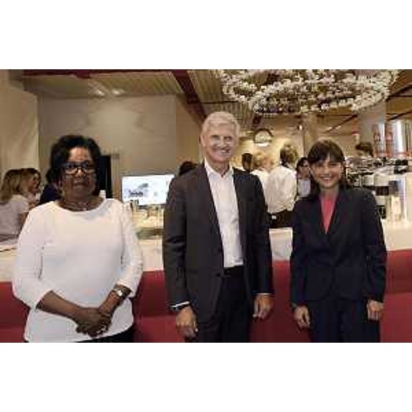 Albina Assis Africano (Responsabile Padiglione Angola a EXPO Milano 2015), Andrea Illy (Amministratore delegato illycaffè) e Debora Serracchiani (Presidente Regione Friuli Venezia Giulia), nello stabilimento della illycaffè - Trieste 10/09/2015