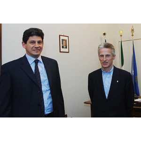 Riccardo Illy (Presidente Regione Friuli Venezia Giulia) con Gianfranco Brasco (Direttore generale Agenzia delle Dogane Friuli Venezia Giulia) (Trieste, 21/03/06)