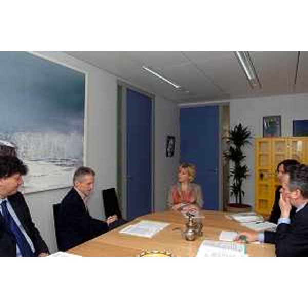 Riccardo Illy (Presidente Regione Friuli Venezia Giulia) incontra Margot Wallstrom (Commissario per le Relazioni istituzionali e per la Comunicazione) (Bruxelles, 09/03/06)