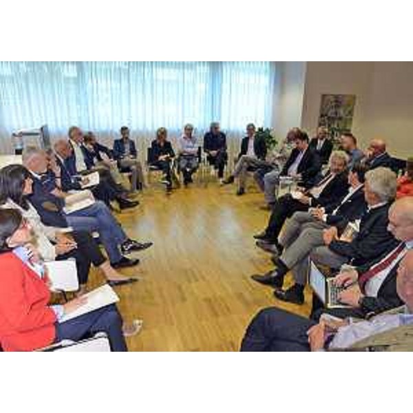 Gli assessori regionali Sara Vito (Ambiente), Mariagrazia Santoro (Pianificazione territoriale) e Paolo Panontin (Autonomie locali, Protezione civile) all'incontro con amministratori e imprenditori per il rilancio dell'area dello "stradone Tresemane" - Udine 15/09/2015