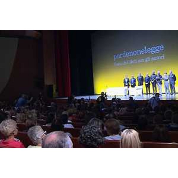 Debora Serracchiani (Presidente Regione Friuli Venezia Giulia) all'inaugurazione di "pordenonelegge.it - Festa del libro con gli autori", al Teatro Giuseppe Verdi - Pordenone 16/09/2015