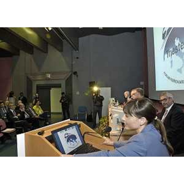 Debora Serracchiani (Presidente Regione Friuli Venezia Giulia) al Forum ferroviario internazionale Italia-Balcani, in Stazione Marittima - Trieste 17/09/2015