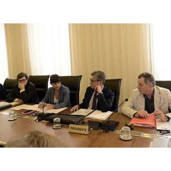Maurizio Castagna (Amministratore delegato Autovie Venete S.p.A.), Debora Serracchiani (Presidente Regione Friuli Venezia Giulia), Francesco Peroni (Assessore regionale Finanze, Patrimonio, Coordinamento e Programmazione Politiche economiche e comunitarie) e Renzo Liva (Presidente Prima Commissione consiliare) durante l'audizione in Prima Commissione sulla possibile trasformazione di Autovie Venete S.p.A. in società in house, in Consiglio regionale - Trieste 17/09/2015