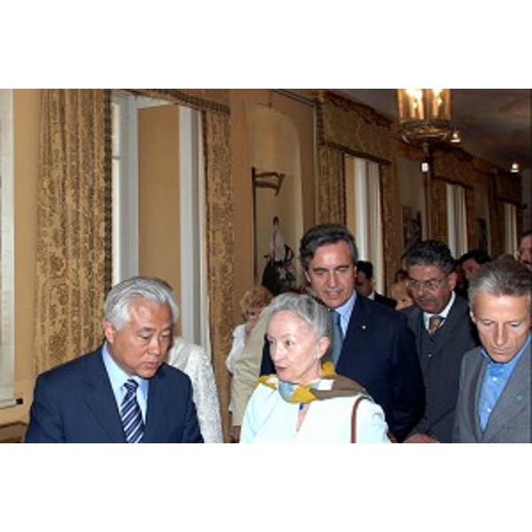 Riccardo Illy (Presidente Regione FVG) con Roberto Antonaz (Assessore regionale all’istruzione, cultura, sport e pace) all'inaugurazione della mostra "La Cina al Castello di Duino" (Duino, 12/05/06)