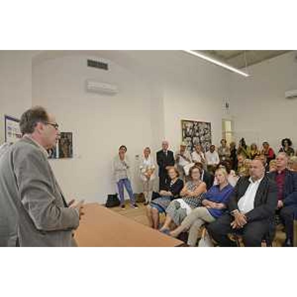 Gianni Torrenti (Assessore regionale Cultura) all'inaugurazione delle sale dedicate allo scomparso artista sloveno Bogdan Grom, al piano terra di Palazzo Galatti - Trieste 19/09/2015